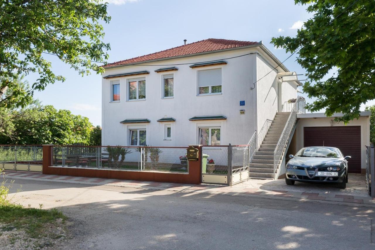 Apartment Twisting By The Private Pool Zadar Zewnętrze zdjęcie